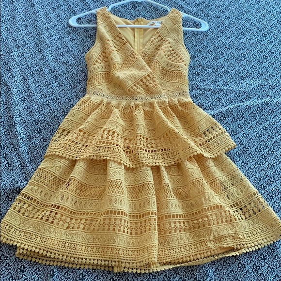 Yellow crochet dress - Picture 1 of 3